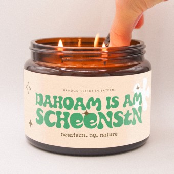 Dahoam is am scheenstn | Bayerische XXL Duftkerze | 500ml Rapswachs Zedernholz | boarisch. by. nature