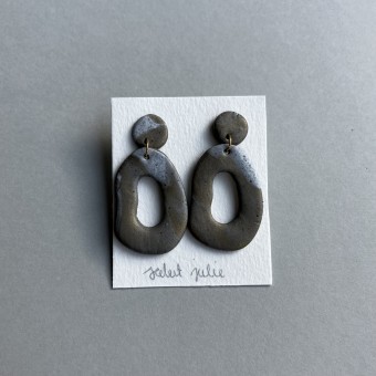 Salut Julie • Polymerton Ohrring 'bronze x grey dots marble'