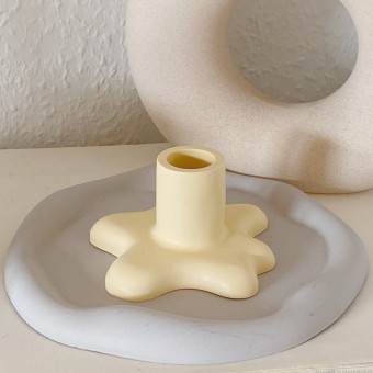 Kerzenständer - Klecks - cream -
Just a decent day