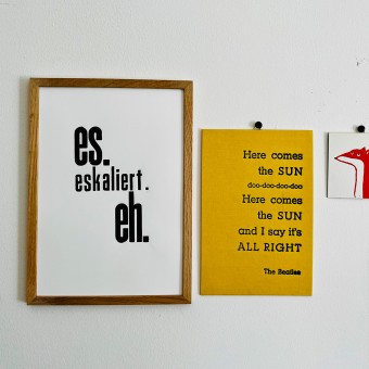 es.
eskaliert.
eh.
Letterpress von papelami