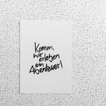 Love is the new black - Postkarte - Komm, wir erleben ein Abenteuer
