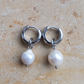 WUNDERVOLL Holiday Pearl Hoops