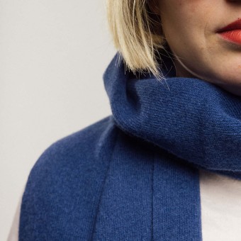 Doing Something Good – Schal Blau – Paradise Security