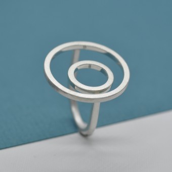 Ring "Eingerahmt" aus Silber von DOPPELLUDWIG