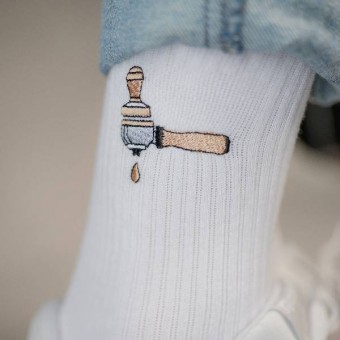 Siebträger & Tamper | Bestickte Bio Baumwoll Socken | Fashion Drinks