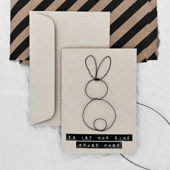 TYPOP Klappkarte „Es ist nur eine Phase Hase” mit Hase aus Draht inkl. Umschlag