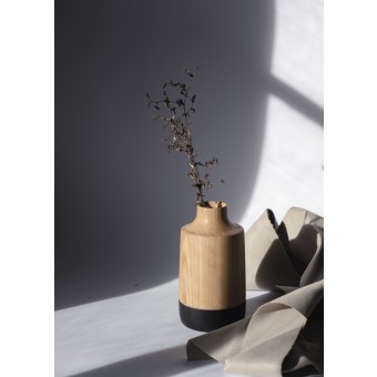 Handgedrechselte Vase VA003 aus Esche – Studio Fiatal