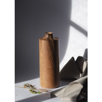 Handgedrechselte Vase VA005 aus Nussbaum – Studio Fiatal