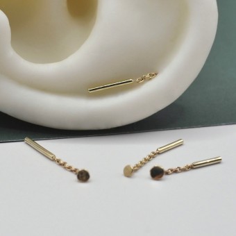 Ohrring "Eingefädelt" aus Gold von DOPPELLUDWIG