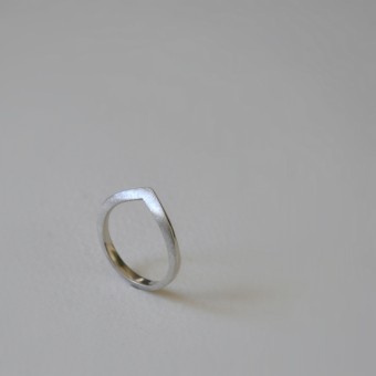 DOPPELLUDWIG – Ring "AUFGESTELLT" aus 925/- Silber