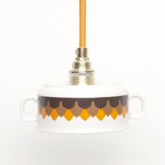 Lieselotte handgefertigte limitierte Edition von 12 Hängelampe aus Vintage-Suppentasse mit orange-braunem Retro-Dekor