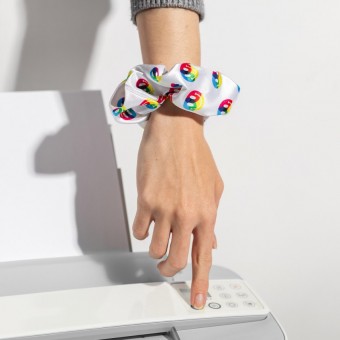 Satin-Scrunchie CMYK – Brunhilda