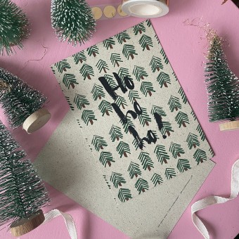 BRUSHMEETSPAPER Postkarte "Hohoho mit Tannen" Weihnachtskarte - Brush Lettering
