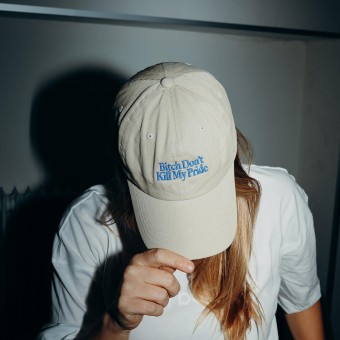 "Bitch Don’t Kill My Pride" Cap, beige – DIVERSES