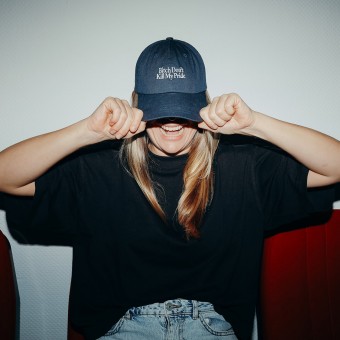 "Bitch Don’t Kill My Pride" Cap, dunkelblau – DIVERSES