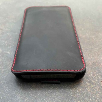 iPhone 15 Pro Max Lederhülle - passgenauer Schutz 
genaue Schutz aus vegetabil gegerbtem Leder und mulesing-freiem Wollfilz