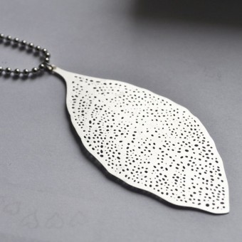 nahili KETTE "LEAF" lang & mit silbernem langen Blatt Weißgold oder Kügelchenkette