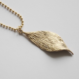 nahili KETTE "leafs" lang & mit goldenem Blatt 