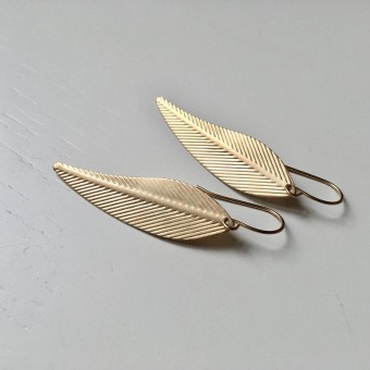 nahili OHRRINGE "feather leafs" minimal Gelbgold nickelfrei