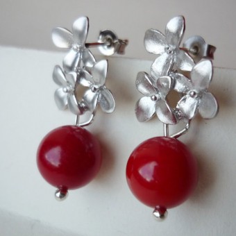 na.hili OHRSTECKER Kirschblüten *Weißgold* rote Koralle Stecker 925 Silber