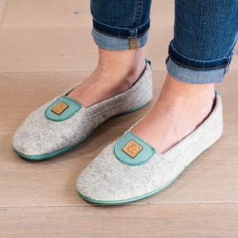 MEIN EIN & ALLES Hausschuhe für Damen aus Merino-Wolle und Bio-Leder in Grün