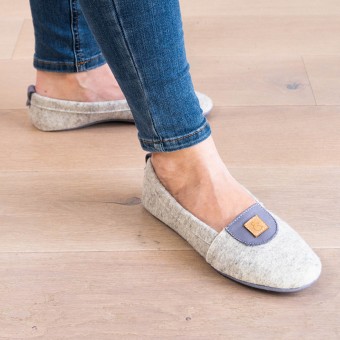 MEIN EIN & ALLES Hausschuhe für Damen aus Merino-Wolle und Bio-Leder "Lilafant"