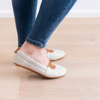 MEIN EIN & ALLES Hausschuhe für Damen aus Merino-Wolle und Bio-Leder in "Cognac"