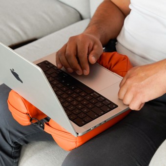 paddo Tuscan orange - Ergonomisches Positionierungskissen, flexible Ergorolle für Deinen Schreibtisch
