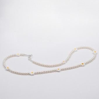 »Daisy« Kette mit Gänseblümchenperlen von pinapina