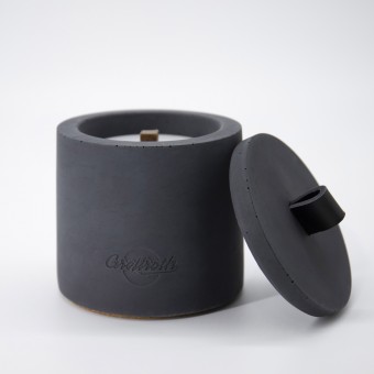 Nachfüllbares Beton-Outdoor-Feuer “DARK M“ – Ledergriff Schwarz von Grellroth Design