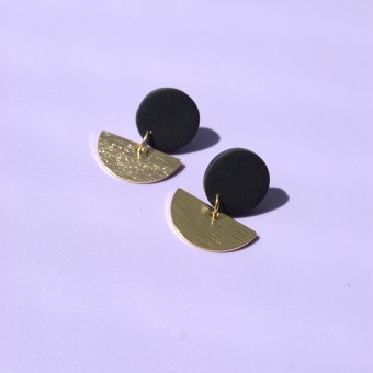 Clarisse | Schwarze Ohrstecker mit 24K Vergoldung | Santoclay