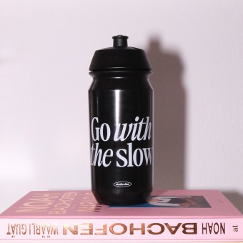 "Go with the slow" Bidon, 500 ml Trinkflasche schwarz – studio ciao