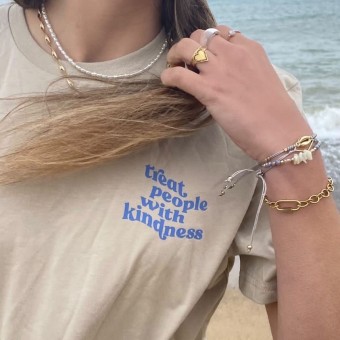 Unisex T-Shirt "treat people with kindness" blau – the slouvibes