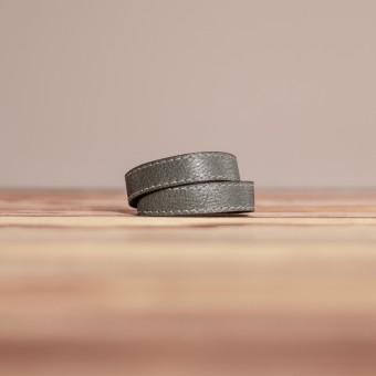  	LEDERJUNGE – Wickelarmband, Armband »LIZ« aus Rhabarberleder (grau)