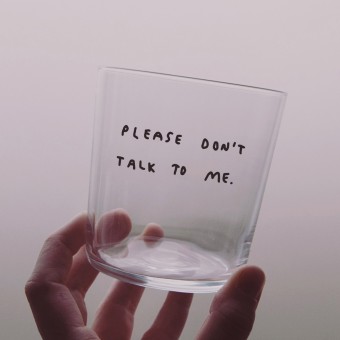 PLEASE DON'T TALK TO ME Glas – yahya studio, johanna schwarzer