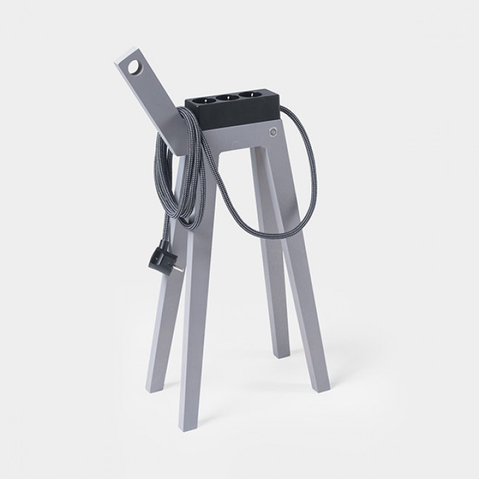 Njustudio Stromer – grey, Steckerleiste schwarz