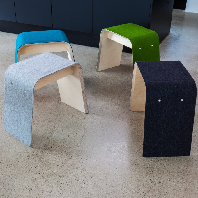 STADIG.stubenhocker Design Sitzhocker aus Holz mit Wollfilz