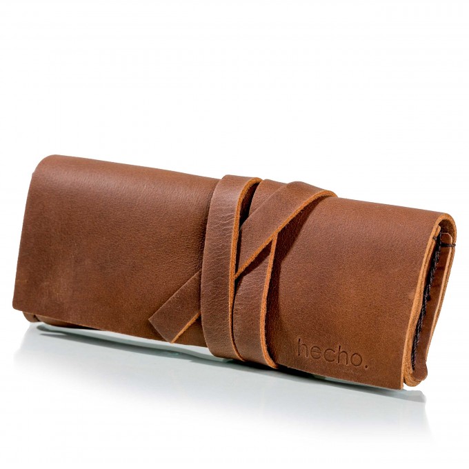 hecho. Brillenetui aus Pull-Up Leder | Handmade, Fair & Sustainable |  „Pablo“ (Dark Wood)