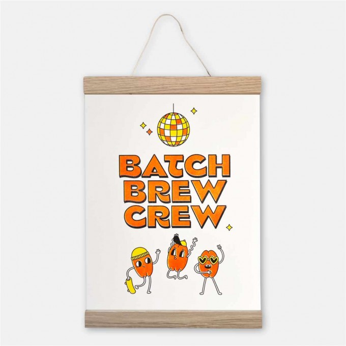 Riso-Poster Batch Brew Crew & Magnetischer Aufhänger – Brunhilda