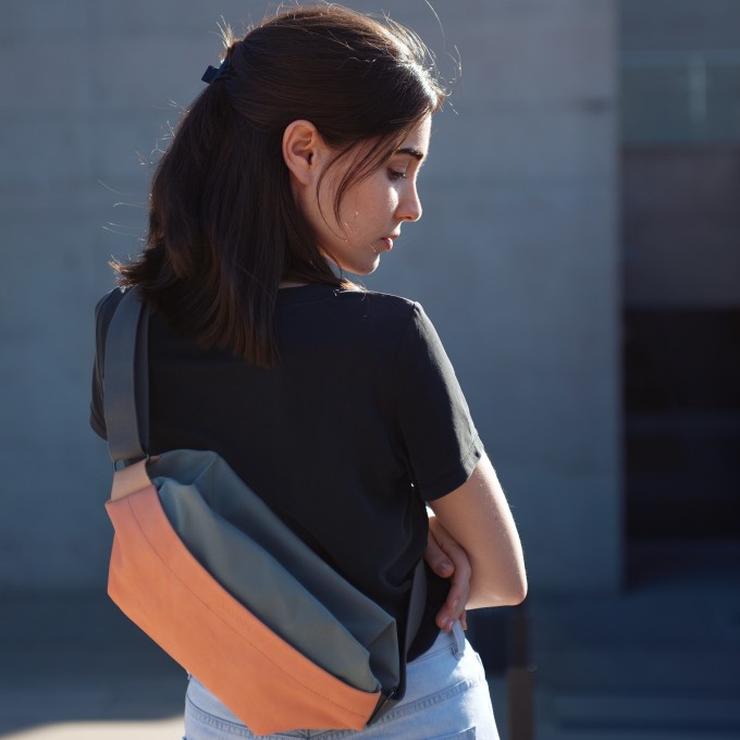 VANOOK - Sling Bag Large Peach