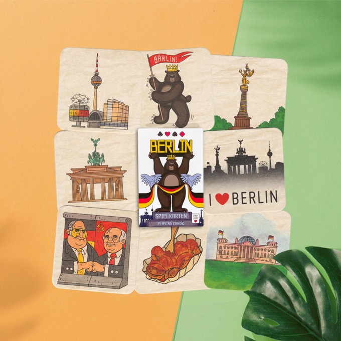 Stadtliebe® | Berlin Geschenk Set „Freundschaft“ 8 Bierdeckel Postkarten mit Berlin Motiven und Spielkarten Set