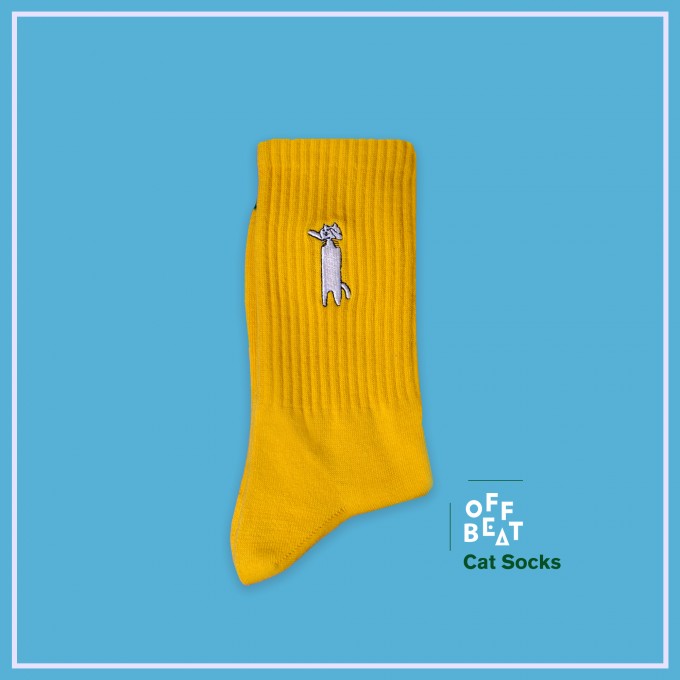 Bestickt mürrische Katze Socken von Offbeat