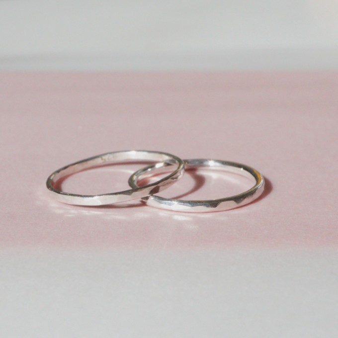 schlichter gehämmerter Ring aus Silber - Ida Fischer Schmuck