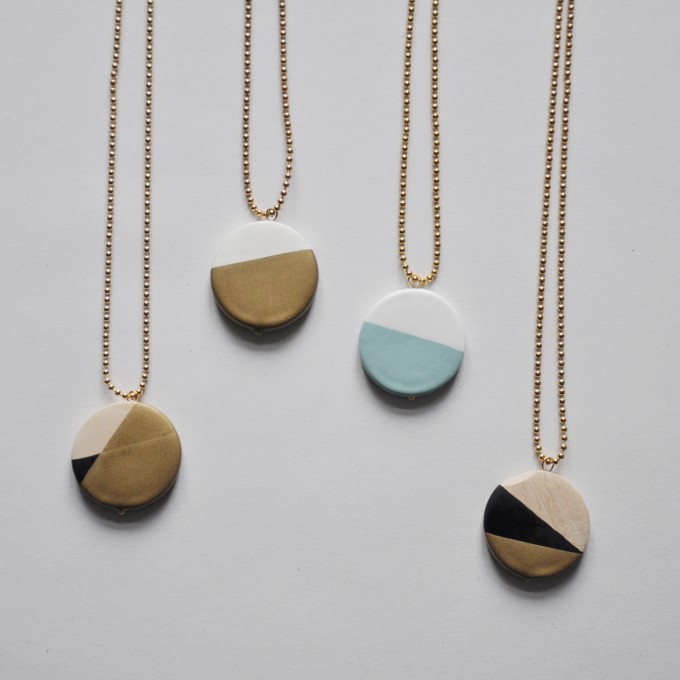 nahili KETTE UNIKAT "color dipping" Geldgold Holz Anhänger -  weiß, schwarz oder mint