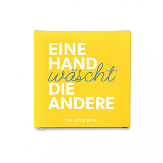 Eine Hand wäscht die andere - Seife von dearsoap