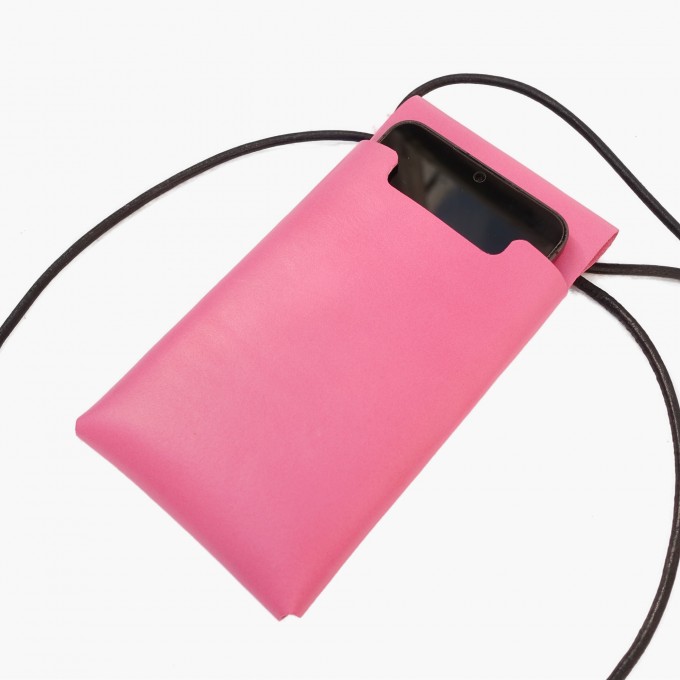 EINFACHDESIGN Handytasche Pink mit verstellbarem Riemen aus pflanzlich gegerbtem Leder mit Kartenfach