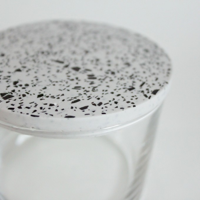 Salzdose mit Terrazzo Deckel / weiße / objet vague 