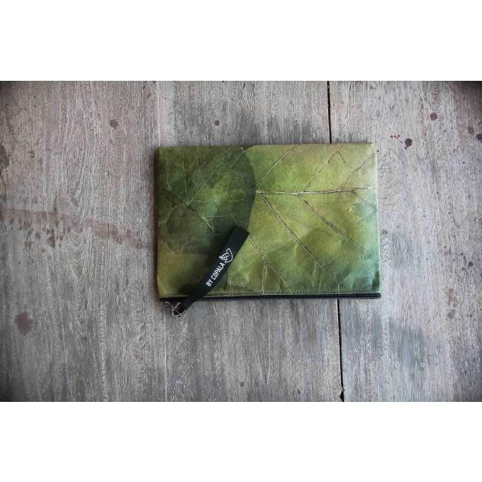 Gefütterte nachhaltige Laptop Hülle 15–16" aus Blättern – Vegane, handgenähte & wasserabweisende Laptoptasche für MacBook Air /Pro in grün