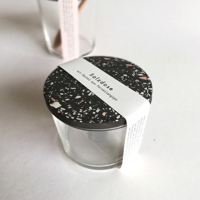 objet vague / Terrazzo Salz Glas mit schwarzem Deckel