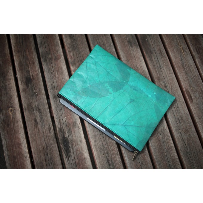 Gefütterte nachhaltige Laptop Hülle 15–16" aus Blattleder – Vegane, handgenähte & wasserabweisende Laptoptasche für MacBook Air/ Pro -türkis BY COPALA